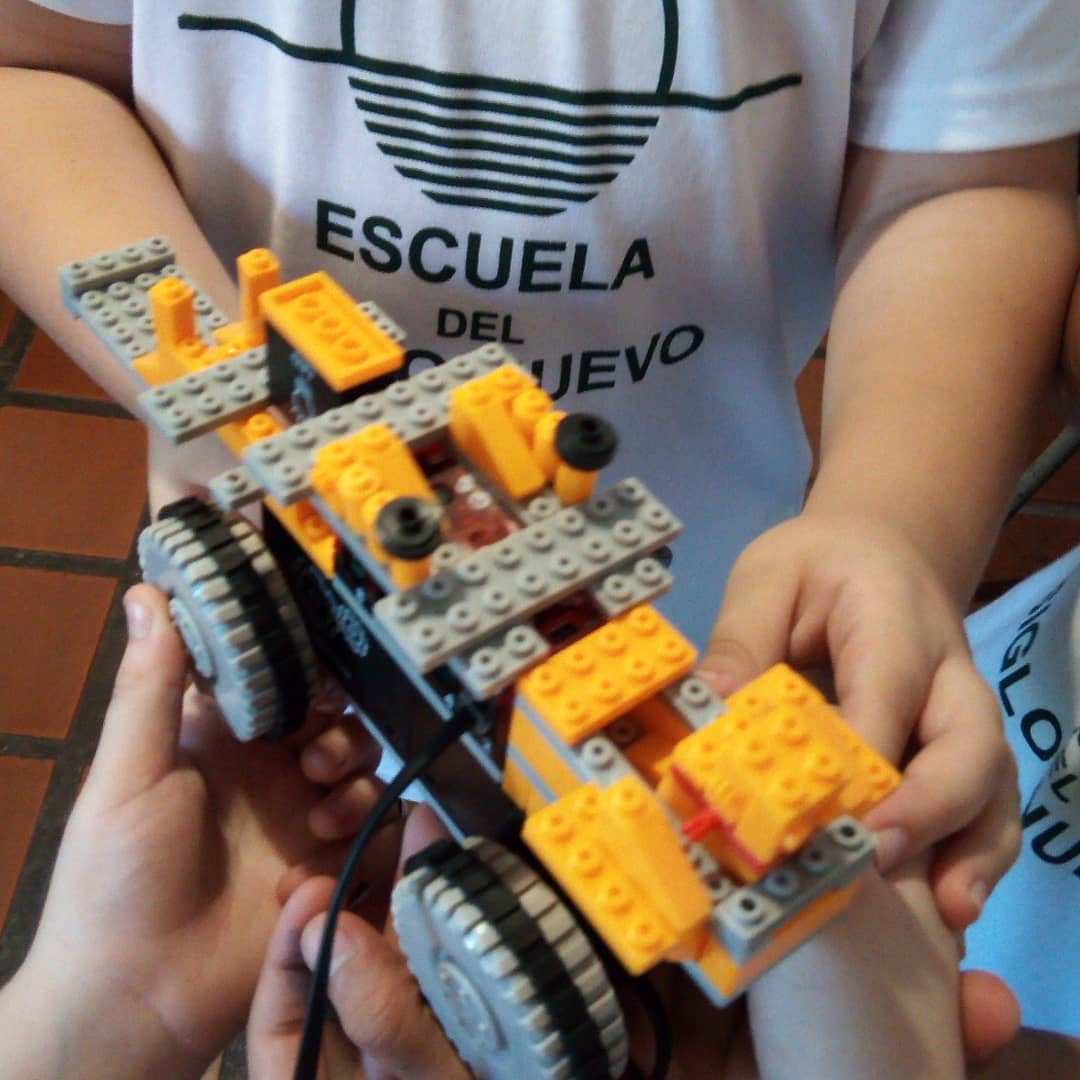Colegio con Meditación Robótica