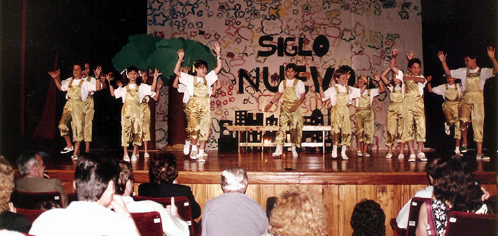 Colegio con Teatro