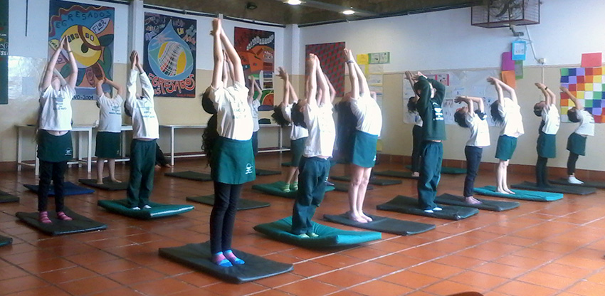 Escuela Primara con Yoga